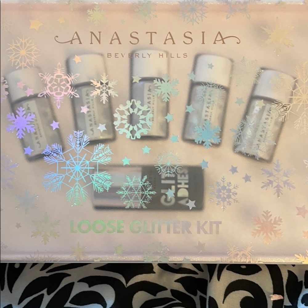 Anastasia Beverly Hills loose glitter